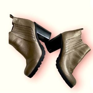 Sam & Libby NEW Pewter Metallic Lug Sole Ankle Combat Bootie Women's Size 8